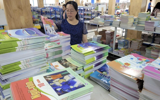 Đề nghị Bộ GD-ĐT làm rõ căn cứ của việc lựa chọn bộ sách giáo khoa sử dụng thống nhất trên toàn quốc