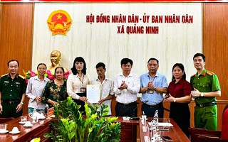 Trao giấy khai sinh cho "liệt sĩ" trở về sau 45 năm lưu lạc