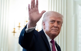 NÓNG: Ông Donald Trump vừa ra lệnh "bắn và tiêu diệt" tàu rải thủy lôi của Iran tại Hormuz