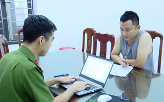 Khởi tố đối tượng khai thác trái phép tài nguyên, thu giữ nhiều ô tô và máy xúc