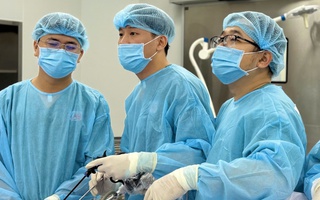 Bỏ qua dấu hiệu tiểu ra máu, người đàn ông phát hiện bị u thận