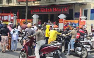 Rất đông học sinh Khánh Hòa chờ làm căn cước công dân