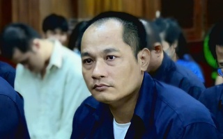 Phía sau xe gian là nước mắt người nghèo