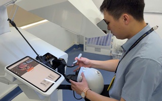 Một trường đại học ở TPHCM ứng dụng hệ thống mô phỏng nha khoa vào đào tạo