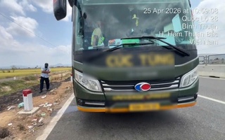 CLIP: Xe khách nhồi nhét người, tài xế và doanh nghiệp bị phạt gần 100 triệu đồng