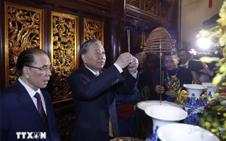 Tổng Bí thư, Chủ tịch nước Tô Lâm dâng hương 
tưởng niệm các vua Hùng