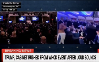 Nóng: Nổ súng tại tiệc dành cho phóng viên Nhà Trắng, ông Donald Trump sơ tán gấp