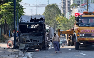 Xe đầu kéo cháy dữ dội lúc rạng sáng ở TPHCM