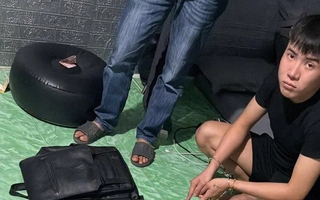 Kẻ "lừa" hai cửa hàng điện thoại ở TPHCM bị bắt