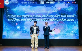 Ca sĩ Felix Tiến Quang khuấy động sân khấu trường Đại học Tôn Đức Thắng