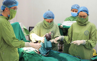 Làm mẹ ở tuổi ngoài 50