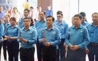Cán bộ Công đoàn, CNVC-LĐ TPHCM dâng hương, dâng hoa tưởng nhớ Bác Hồ, Bác Tôn