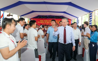 Tổng Bí thư, Chủ tịch nước thăm hỏi, động viên công nhân - lao động tại TPHCM