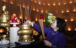 Lãnh đạo TPHCM dâng hương, dâng hoa tưởng niệm các Anh hùng liệt sĩ