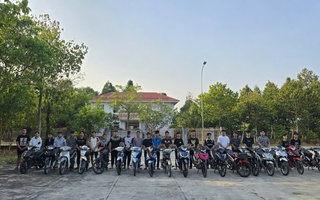 Dàn xe lạng lách trên Quốc lộ 50, hàng chục thanh niên bị mời làm việc