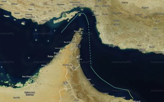 Tàu phương Tây đầu tiên vượt eo biển Hormuz giữa vòng phong tỏa của Iran