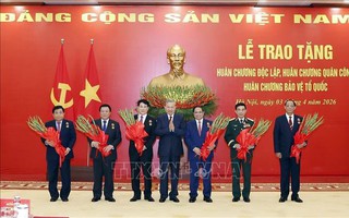Trao tặng Huân chương cao quý cho lãnh đạo Đảng, Nhà nước và cán bộ cấp cao