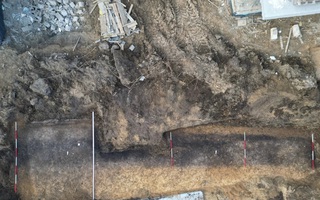 Xây nhà, phát hiện ngôi mộ dài 42 mét dưới nền đất