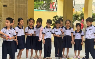 Học sinh sắm vai "nhà khoa học nhí", chơi game phân loại rác thải bảo vệ môi trường