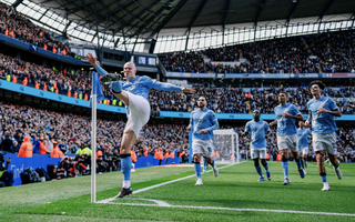 Haaland bùng nổ hat-trick, Man City vùi dập Liverpool ở tứ kết FA Cup