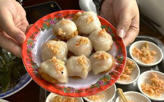 4 món bánh đặc sản tên lạ, giá siêu rẻ, khách ăn chục chiếc chưa chán ở Huế