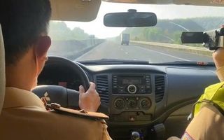 CSGT dùng ô tô nguỵ trang, ghi hình phạt nguội gần 100 xe vi phạm