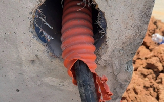 Khó ngờ trước hình ảnh cáp điện, vật tư chiếu sáng trên tuyến cao tốc Biên Hòa - Vũng Tàu bị lấy cắp