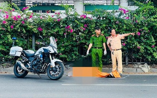 Người đàn ông được dìu vào lề sau cú ngã xe, quay lại làn ô tô rồi tử vong