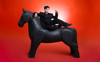 Biên đạo múa Vĩnh Khương khoe vẻ đẹp "chàng thơ"