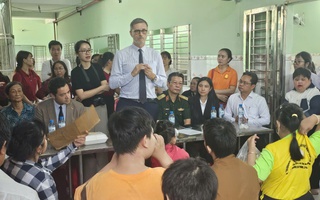 Đại sứ và Tổng Lãnh sự Pháp thăm nạn nhân chất độc da cam/dioxin tại TPHCM