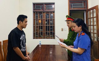 Clip ghi lại khoảnh khắc nam thanh niên “cuỗm” xe máy điện của khổ chủ