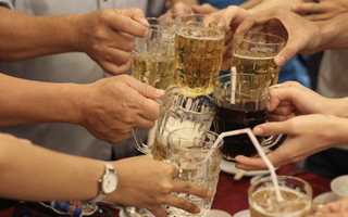 Ép người khác uống rượu, bia sẽ bị phạt 3 triệu đồng