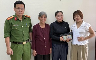 Nhặt được hơn 56 triệu đồng, con dâu cùng mẹ chồng nhờ công an tìm người trả lại