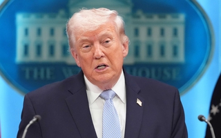 Ông Donald Trump họp báo, nói về chiến dịch giải cứu "lịch sử"