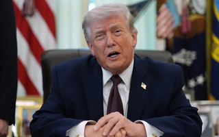 Tổng thống Mỹ nói từng gửi "rất nhiều súng" cho người biểu tình Iran