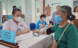 Hơn 63% người dân TPHCM khám tầm soát hôm 5-4 có vấn đề sức khỏe