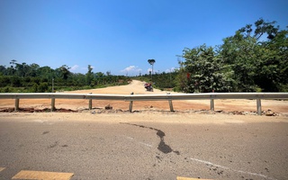 Đường 135 tỉ đồng vừa làm xong đã bị "bít cửa"