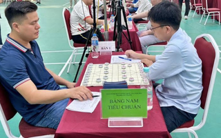 Nhà vô địch cờ tướng thế giới Lại Lý Huynh thua sốc ở tứ kết quốc gia