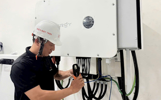 Lắp điện mặt trời kèm pin: Cần được hỗ trợ