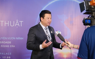 Thanh Bùi với cú bắt tay lịch sử