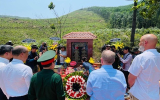 Tưởng niệm 25 năm tai nạn trực thăng làm 16 người tử nạn khi tìm kiếm người Mỹ mất tích