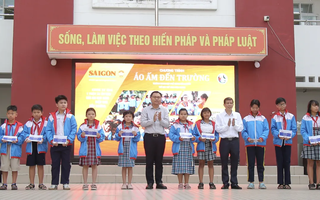 Hoàng Đức vắng mặt, hoạt động "Áo ấm đến trường" vẫn diễn ra thuận lợi
