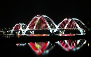 Nghịch lý cây cầu 1.300 tỉ đồng đã sáng đèn nhưng chưa thể thông xe