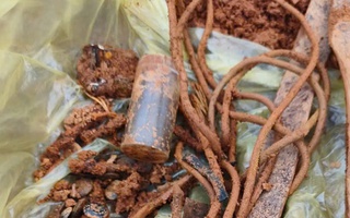 Tiếp tục phát hiện di vật nghi chứa thông tin quan trọng chôn cùng hài cốt liệt sĩ