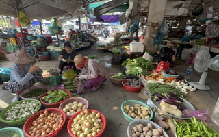 Cùng một loại rau, giá chợ lẻ cao gấp 2-3 lần chợ đầu mối