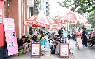 50 tuổi, một công ty sách tặng 50 tủ sách và quà cho học sinh nghèo trị giá 4 tỉ đồng