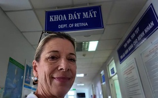 Nữ du khách Mỹ bất ngờ với chi phí khám mắt 45.000 đồng tại Đà Nẵng