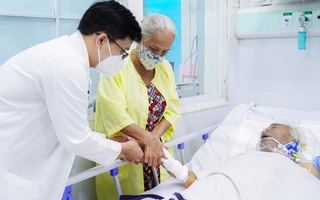 Tài xế xe ôm nguy kịch, không có tiền chữa trị