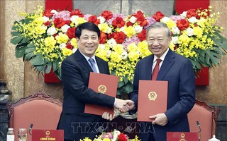 Bàn giao công tác giữa Tổng Bí thư, Chủ tịch nước Tô Lâm và nguyên Chủ tịch nước Lương Cường