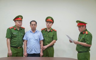 Một hiệu trưởng trường phổ thông bị bắt